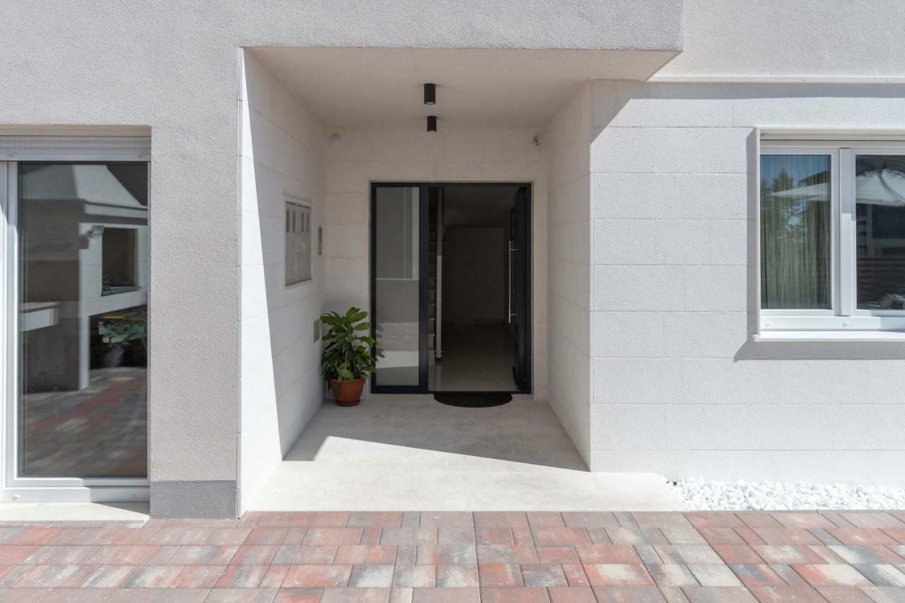 Apartment House Ivan John โปดสตรานา ภายนอก รูปภาพ